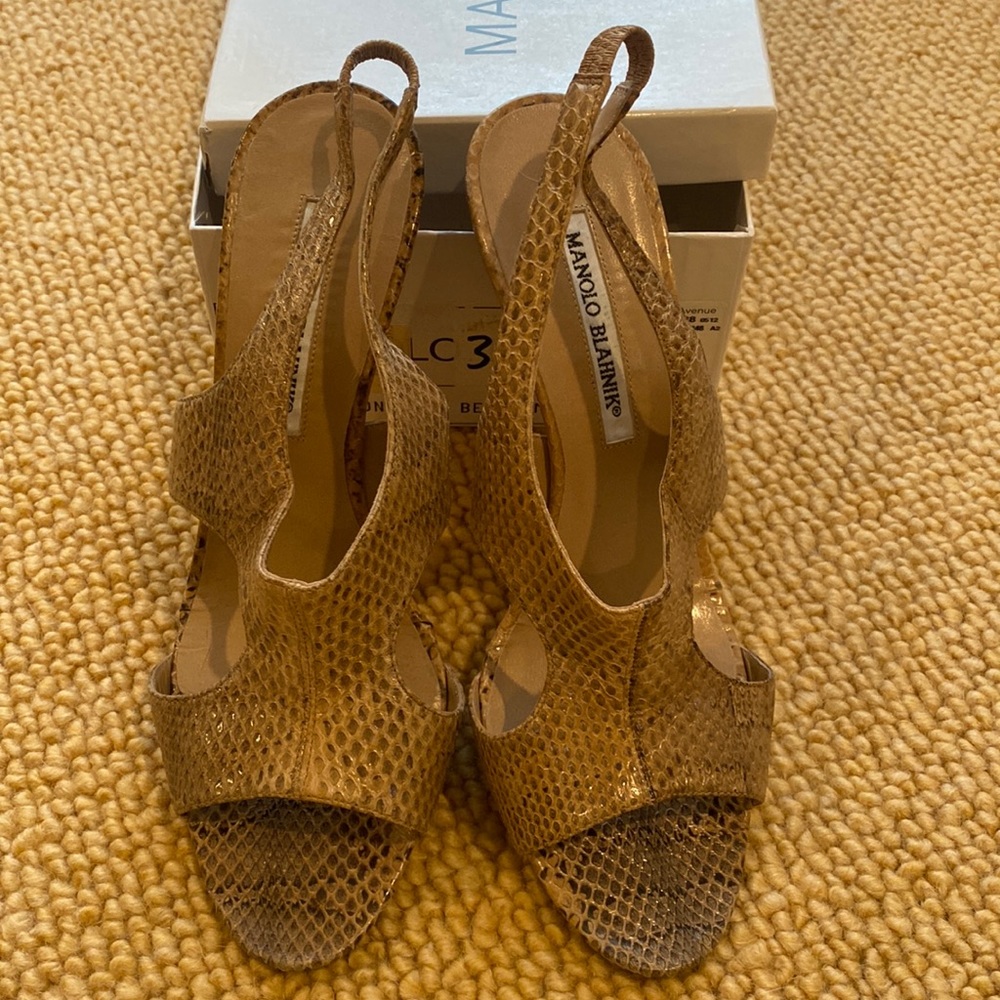 Manolo Blahnik snakeskin frontally beige sandal
